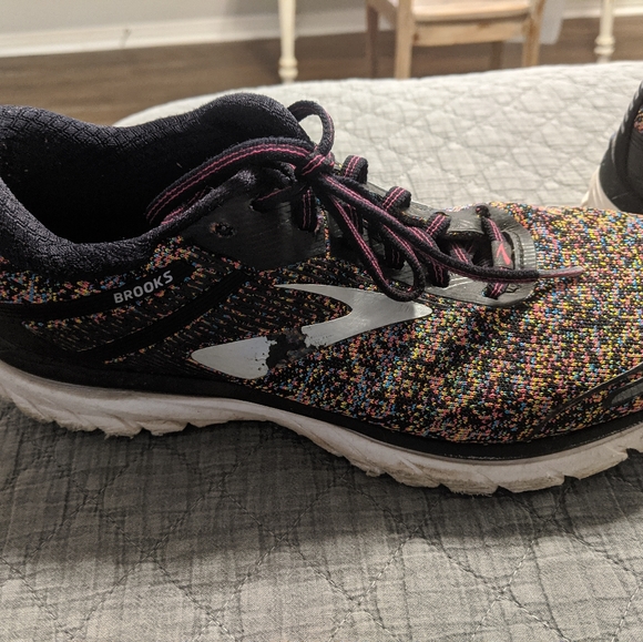 Women's Brooks GTS18 US 11 Euro 43 - Picture 4 of 7